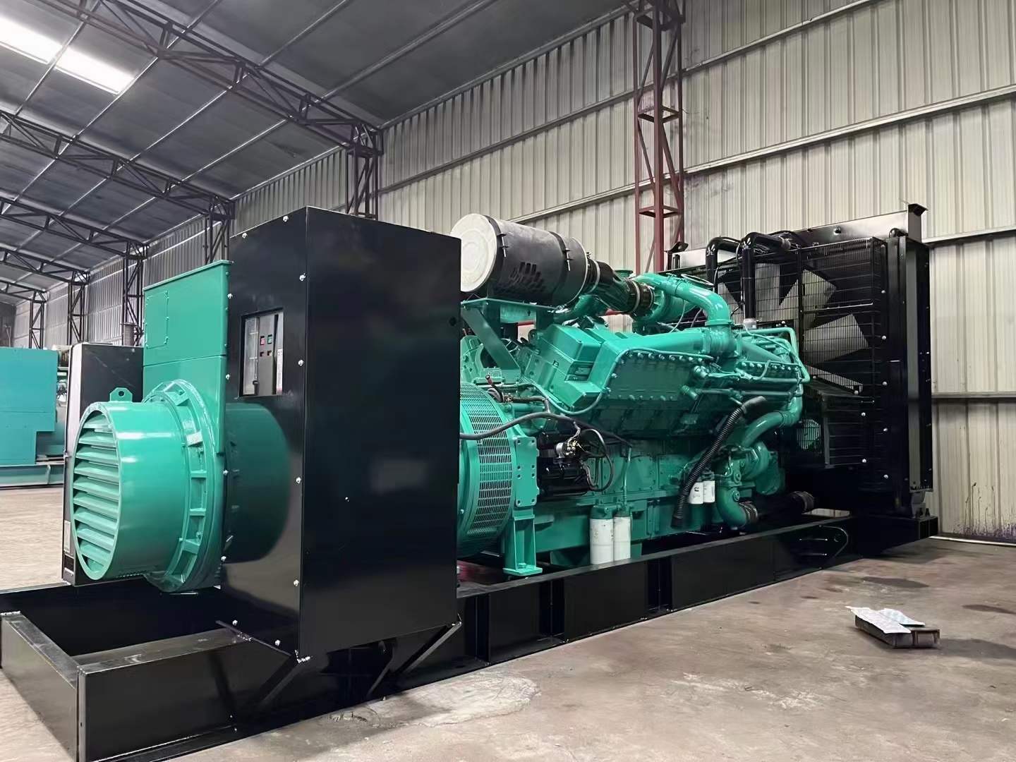 会同如何降低 800kW 柴油发电机输出电流的波动？