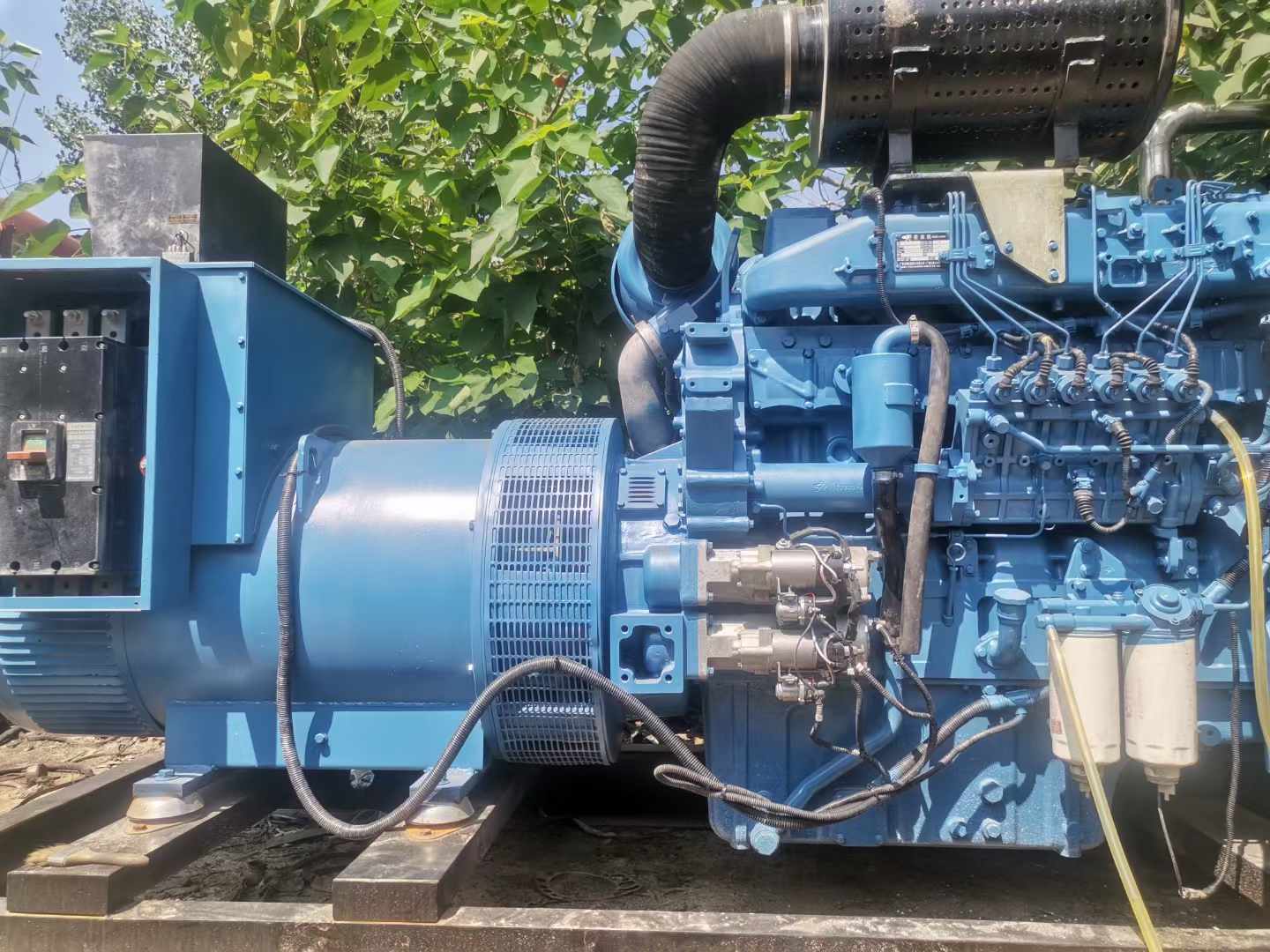 会同详细说明降低 800kW 柴油发电机输出电流波动的方法